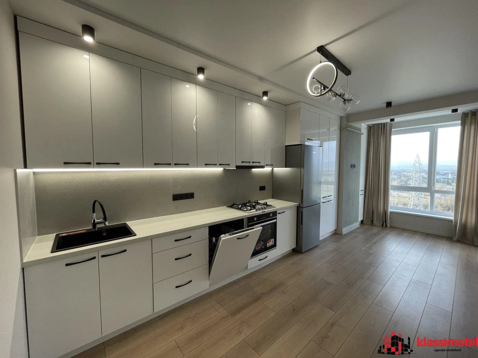 Orhei-Centru, str. Sălciilor 75, compania Sv Lux Grup.